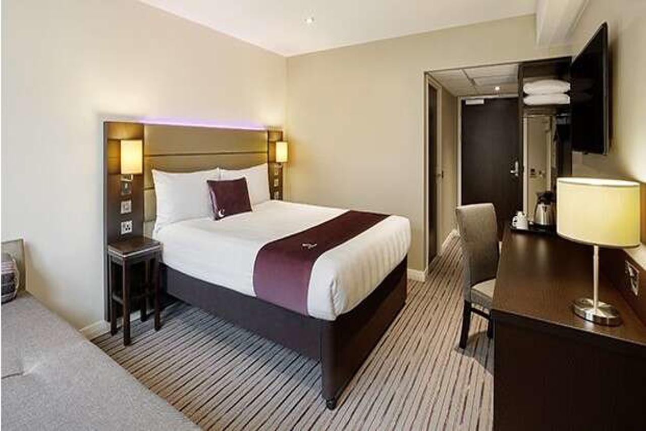 Premier Inn Jersey St Helier Ст. Хейлир Джерси Экстерьер фото